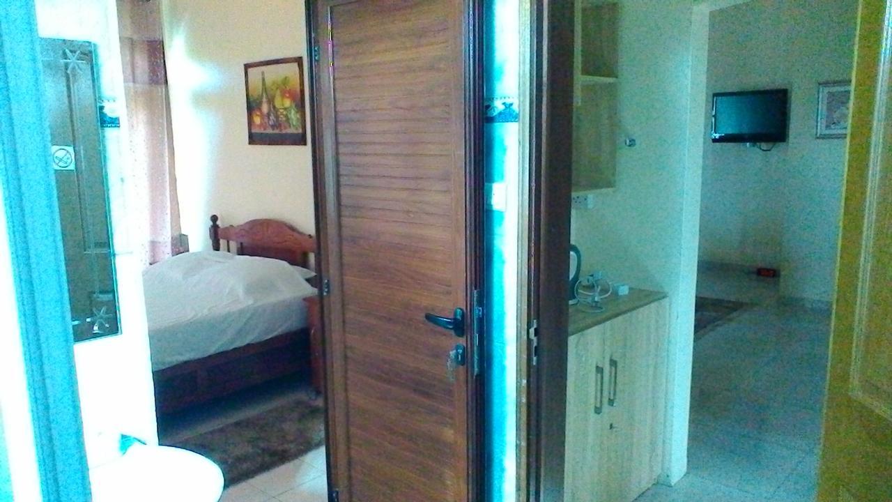 Luxor Residence Guesthouse Belle Mare Exteriör bild