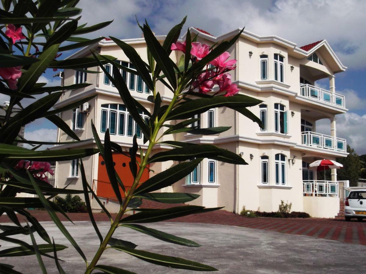 Luxor Residence Guesthouse Belle Mare Exteriör bild